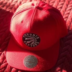 MITCHELL & NESS TORONTO RAPTORS CAP (ADJUSTABLE FIT)